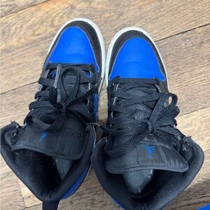 Nike Kids Sneakers in Blue and Black air Jordan’s 1